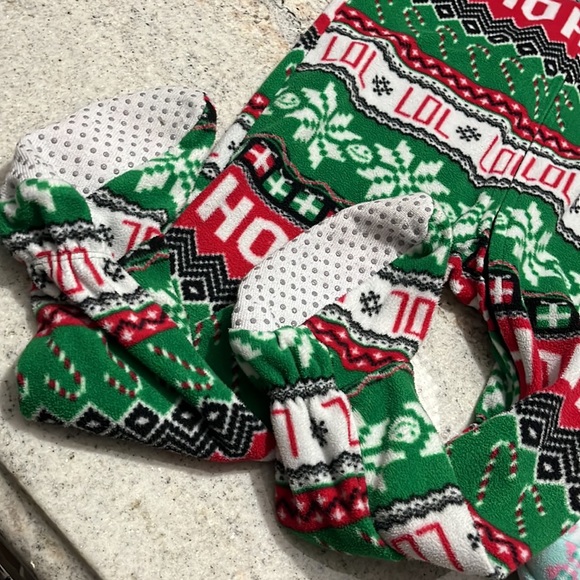 10/$30 Fleece Footies - Picture 2 of 6